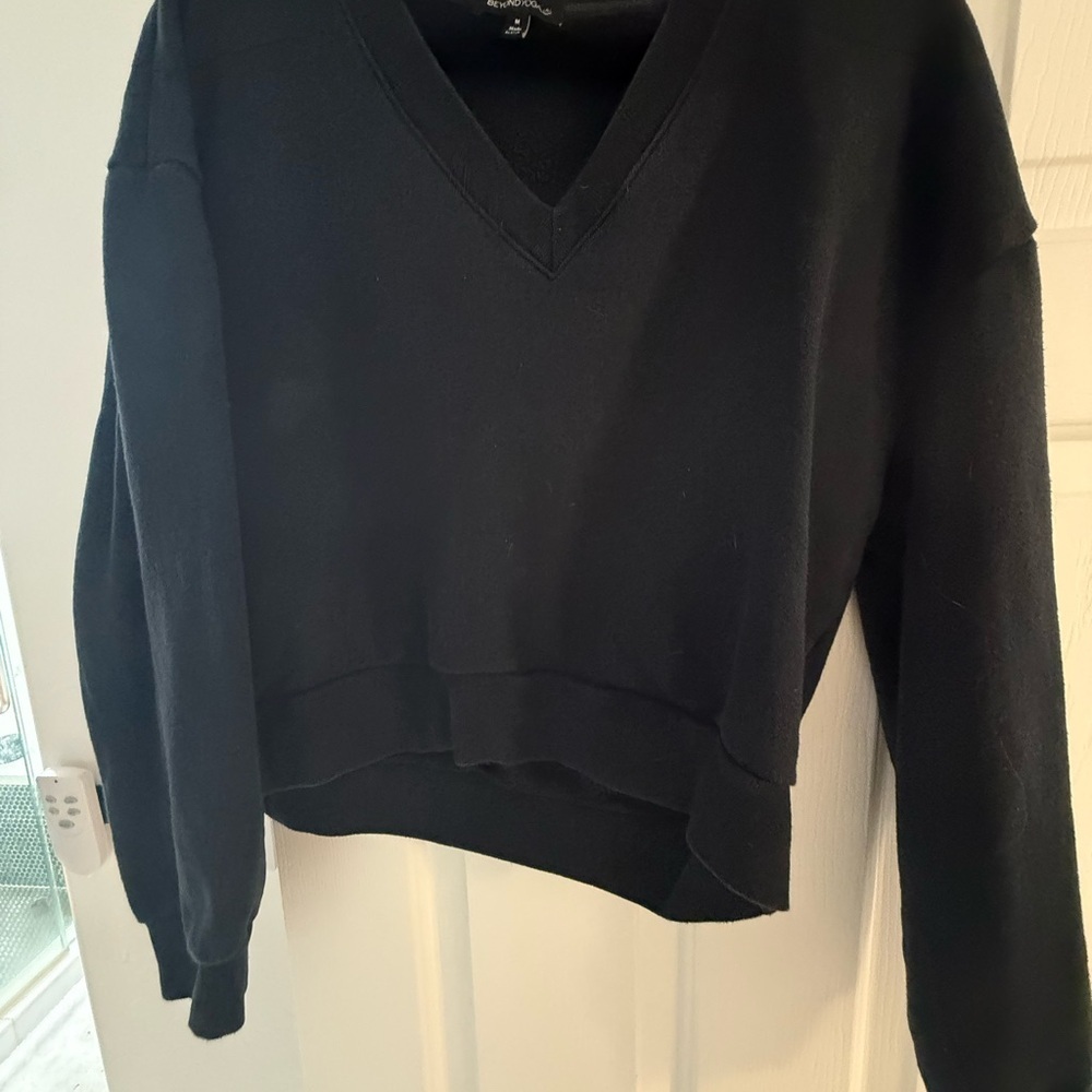 Beyond Yoga Black V-Neck Sweater - Picture 2 of 4
